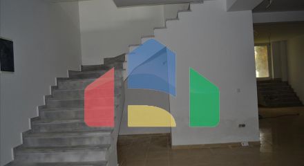 Продаж - Комерційна нерухомість 470 m² в передмісті Салонік