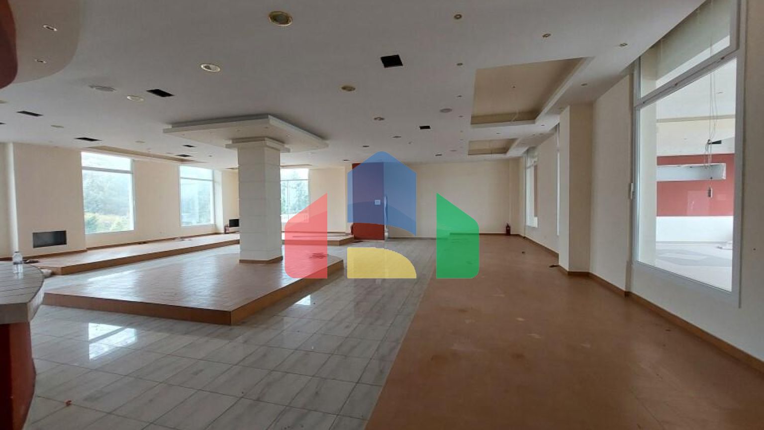 Продаж - Готель 4390 m² в передмісті Салонік