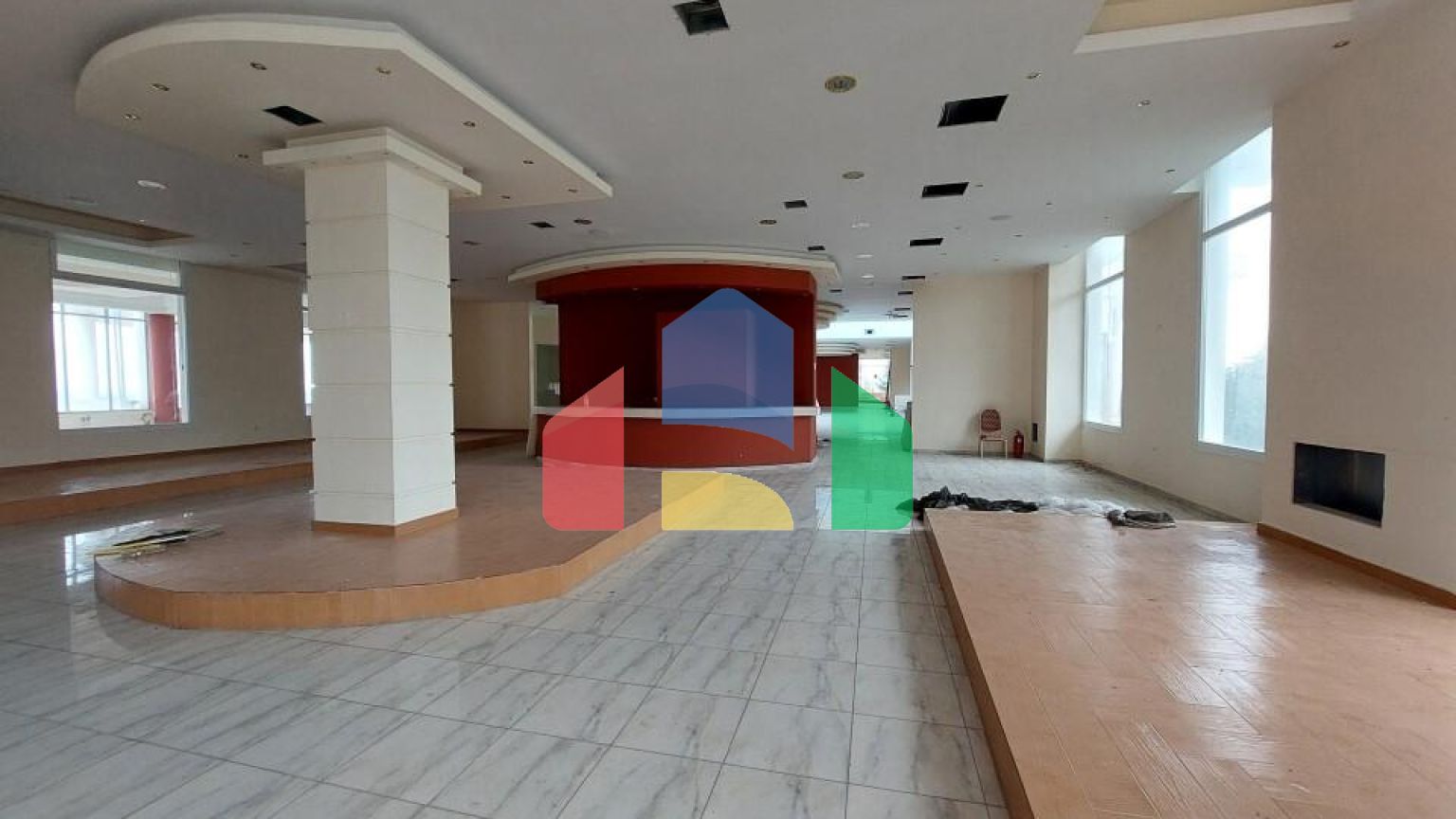 Продаж - Готель 4390 m² в передмісті Салонік