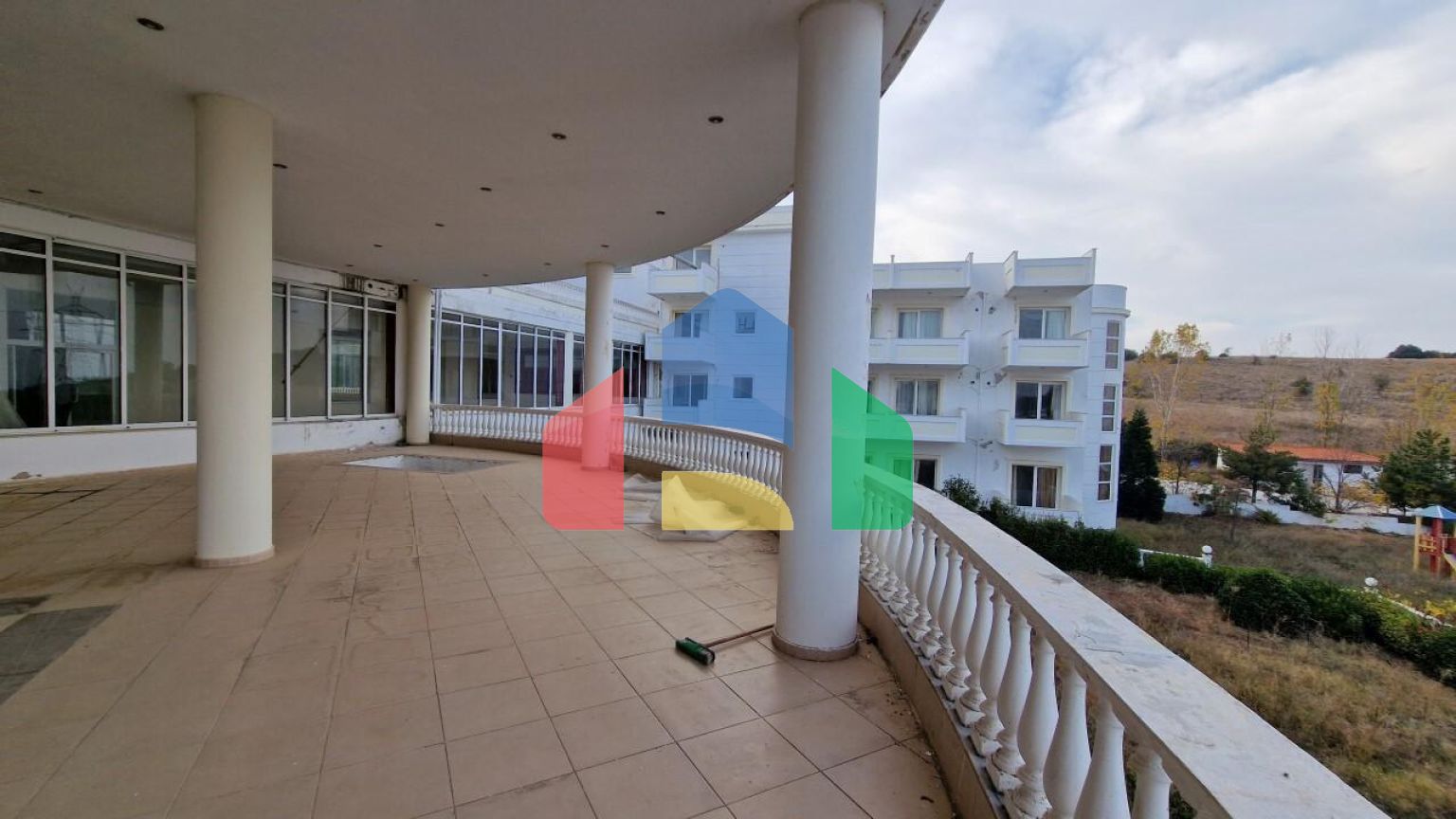 Продаж - Готель 4390 m² в передмісті Салонік