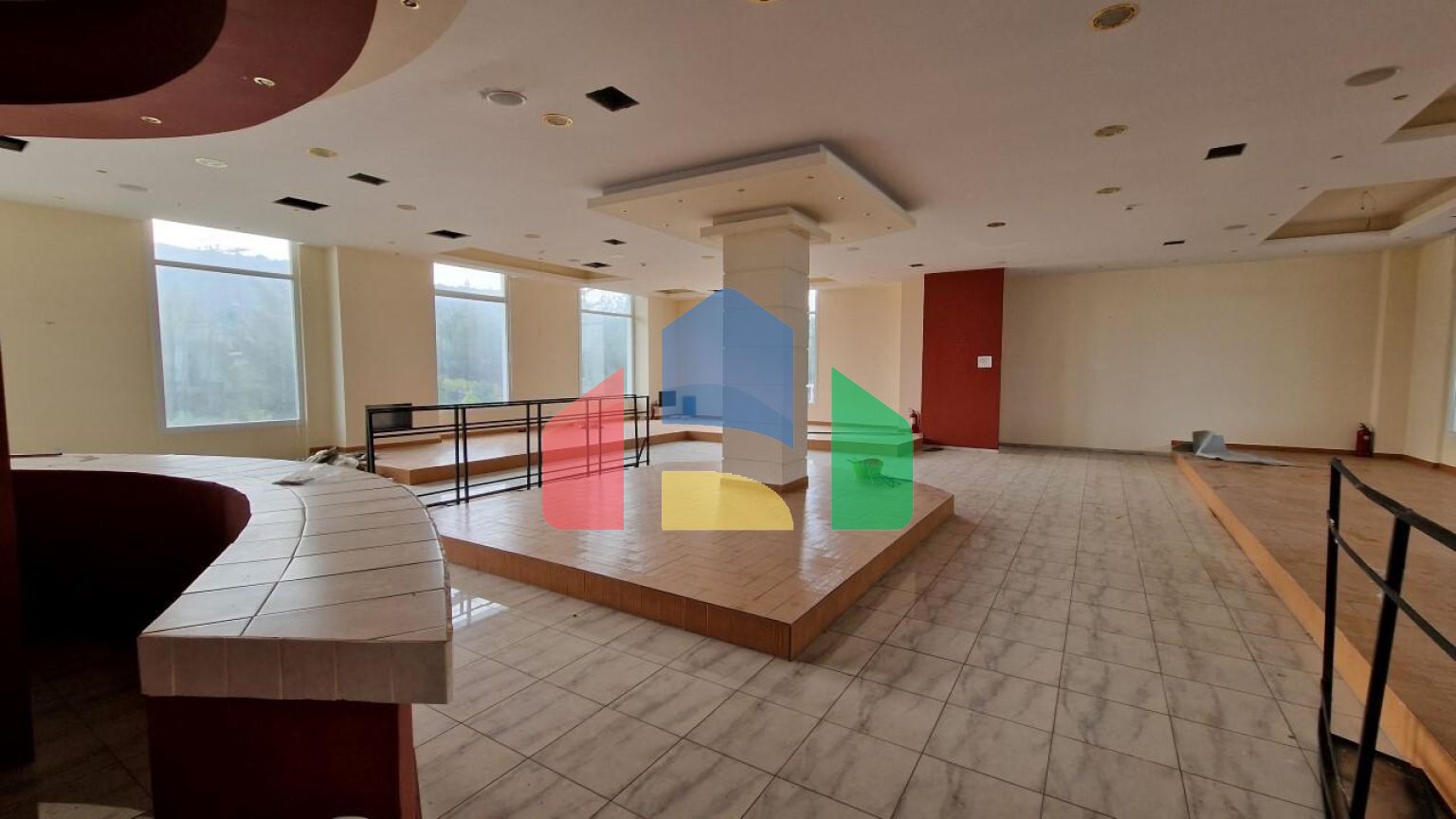 Продаж - Готель 4390 m² в передмісті Салонік