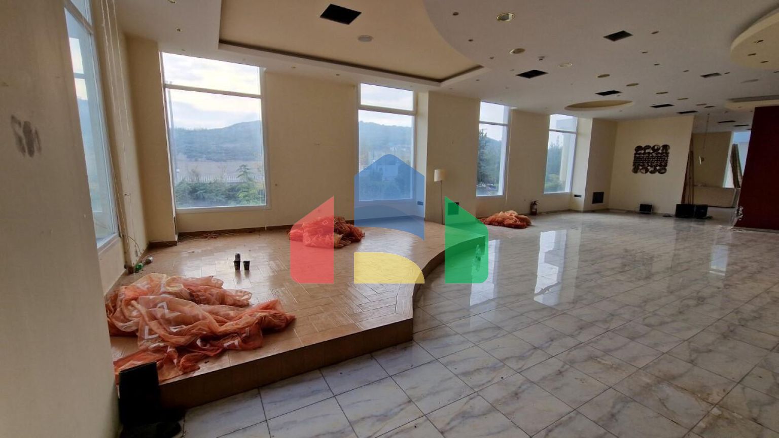 Продаж - Готель 4390 m² в передмісті Салонік