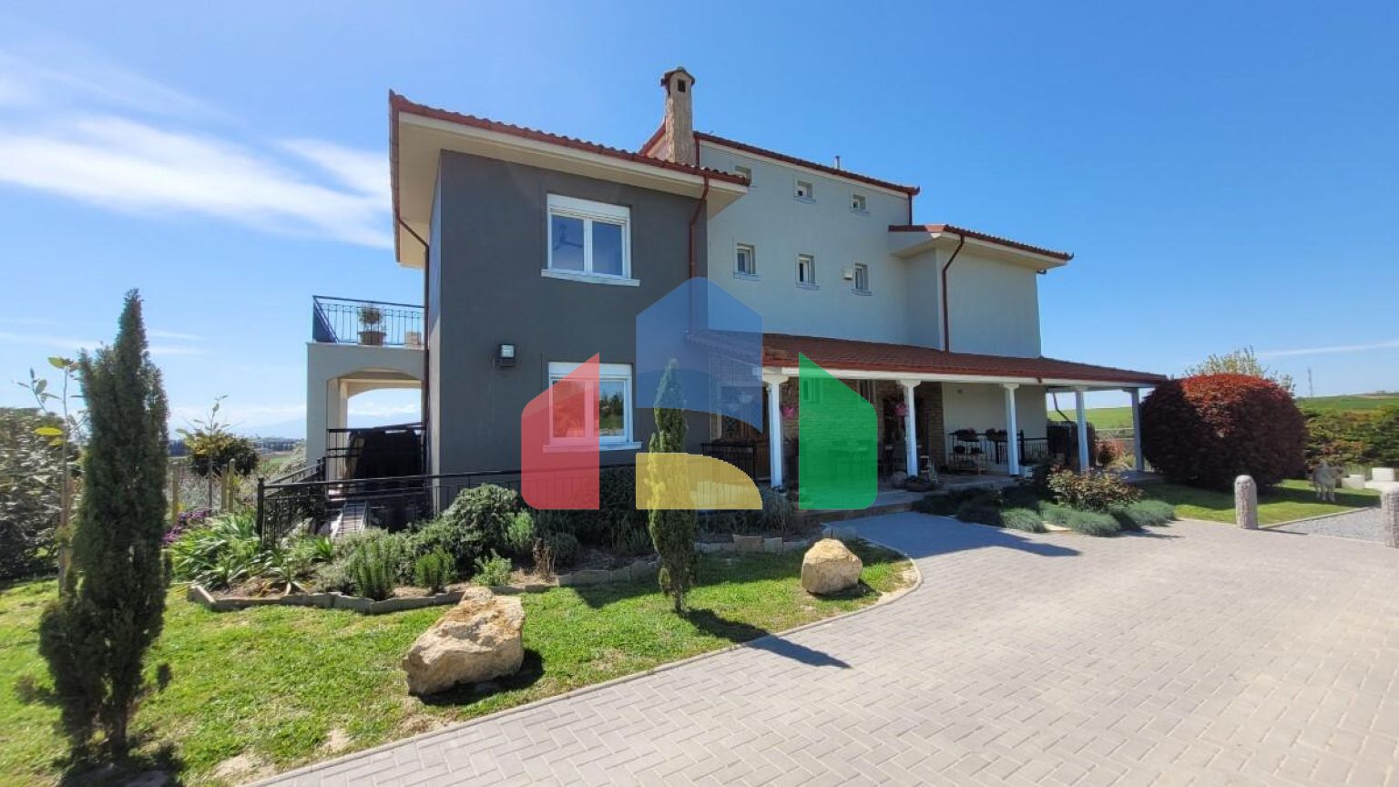 Продаж - Вілла 330 m² в передмісті Салонік