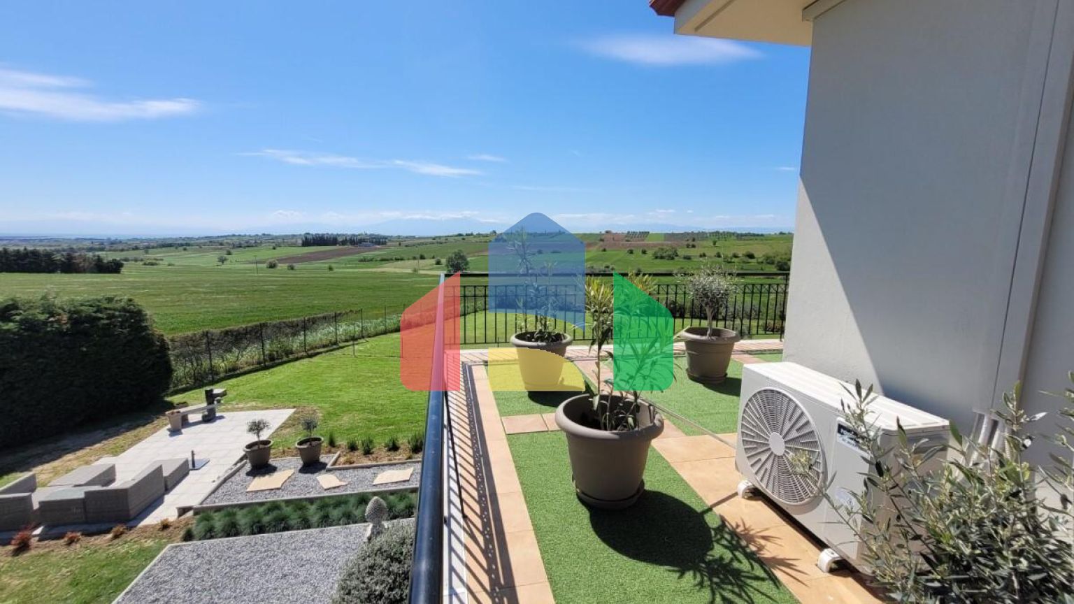 Продаж - Вілла 330 m² в передмісті Салонік