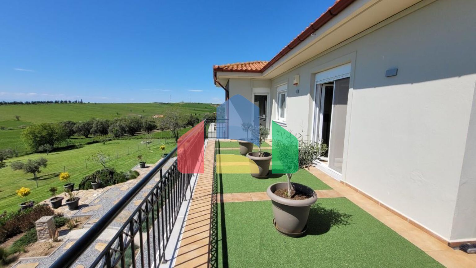 Продаж - Вілла 330 m² в передмісті Салонік