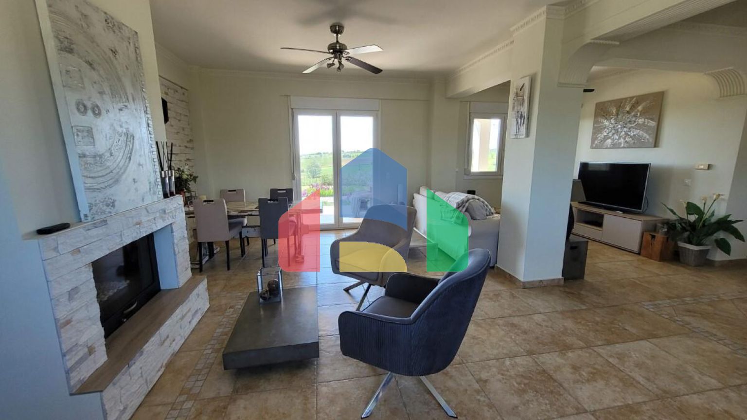 Продаж - Вілла 330 m² в передмісті Салонік