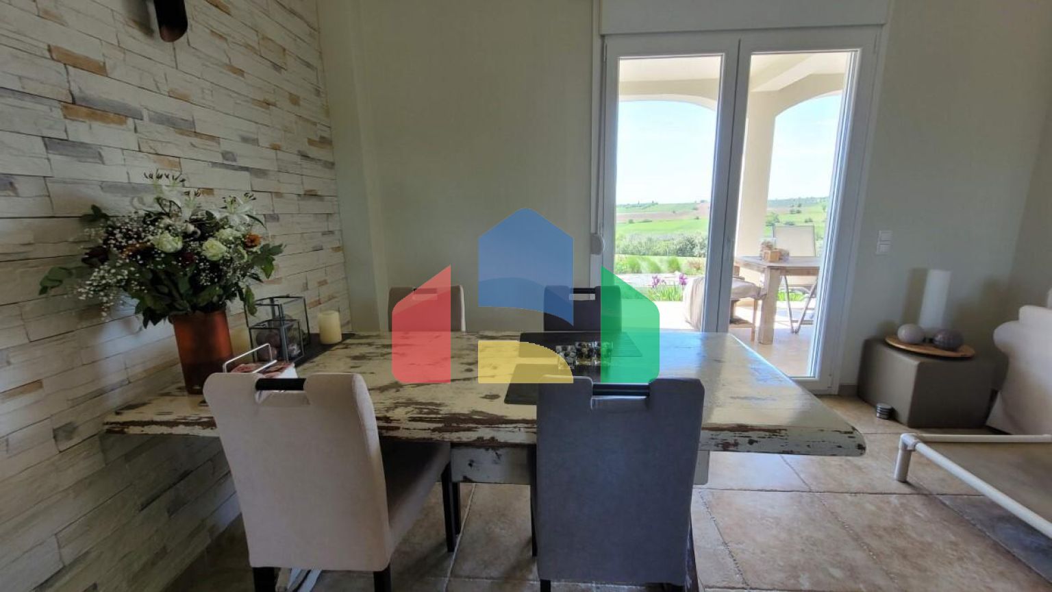 Продаж - Вілла 330 m² в передмісті Салонік