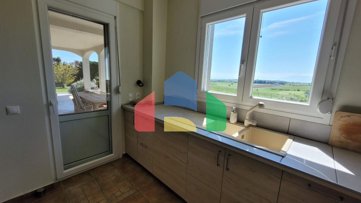 Продаж - Вілла 330 m² в передмісті Салонік