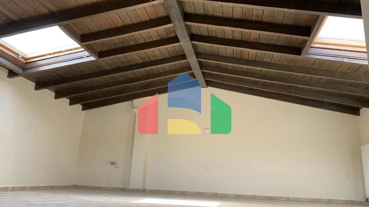 Продаж - Таунхаус 260 m² в передмісті Салонік