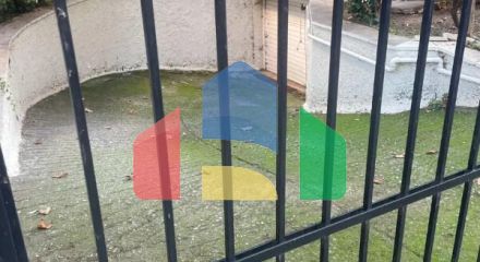 Продажа - Коммерческое помещение 10 m² в пригороде Салоник