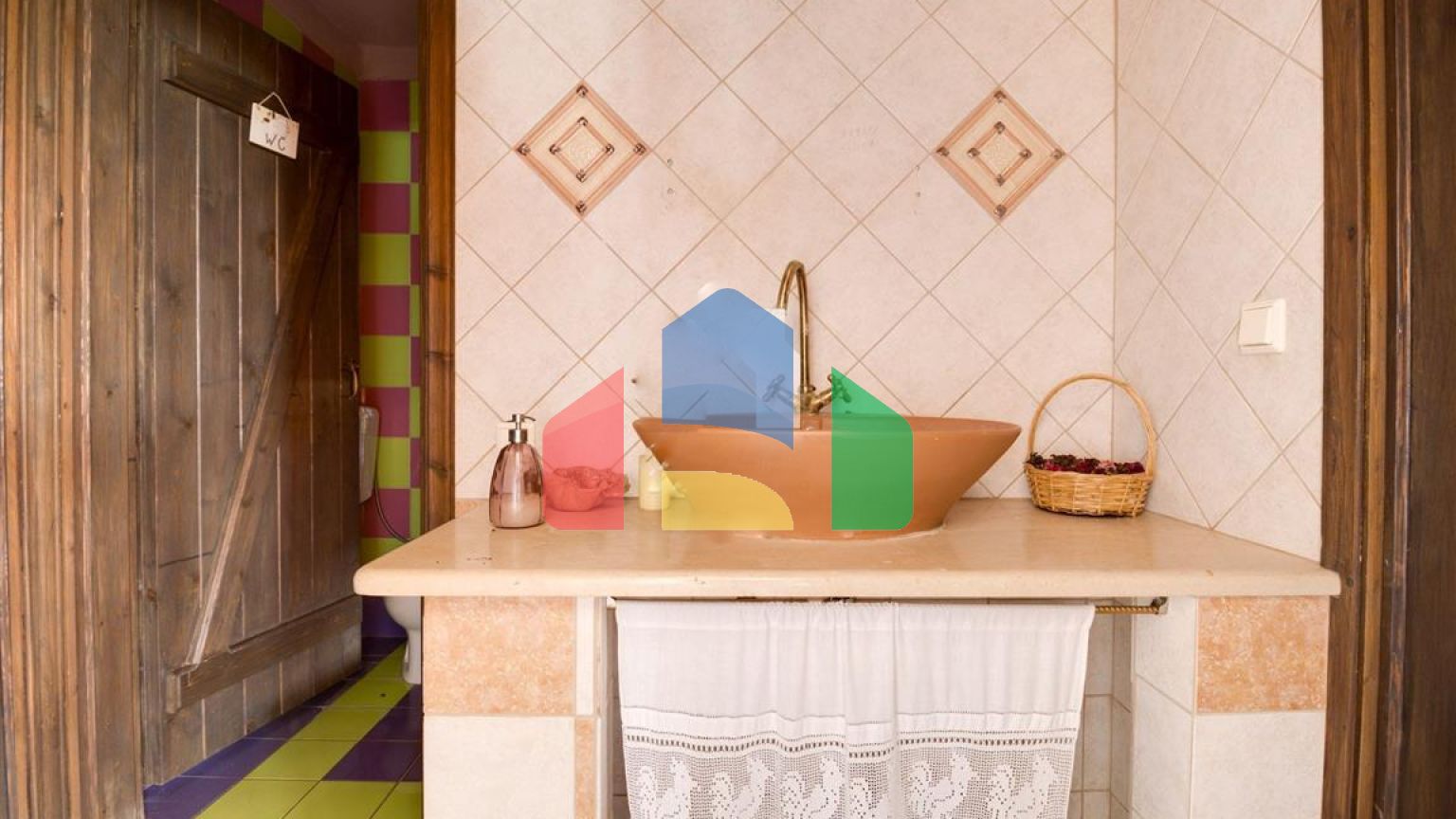 Продажа - Коммерческое помещение 160 m² в пригороде Салоник