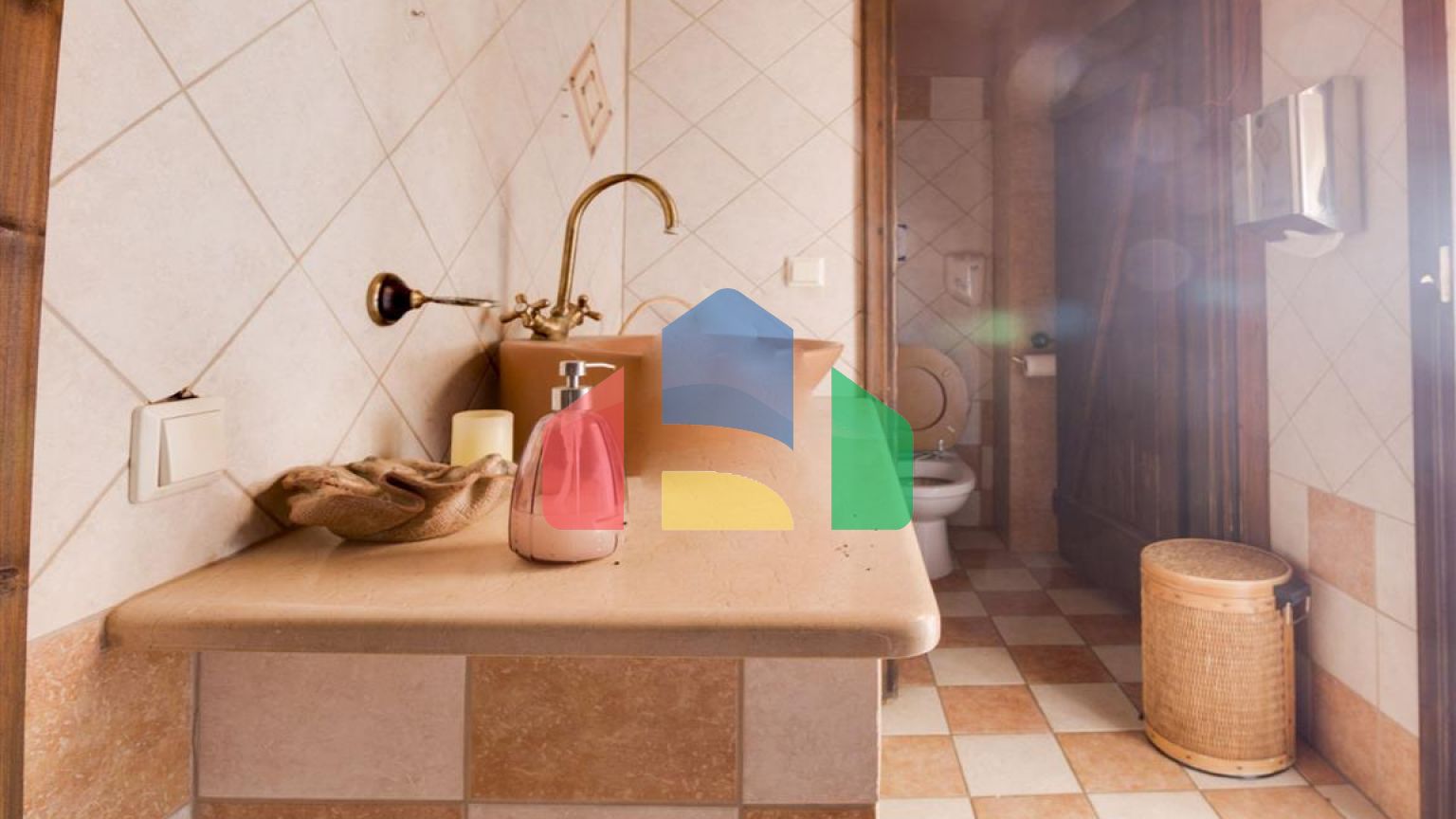 Продажа - Коммерческое помещение 160 m² в пригороде Салоник