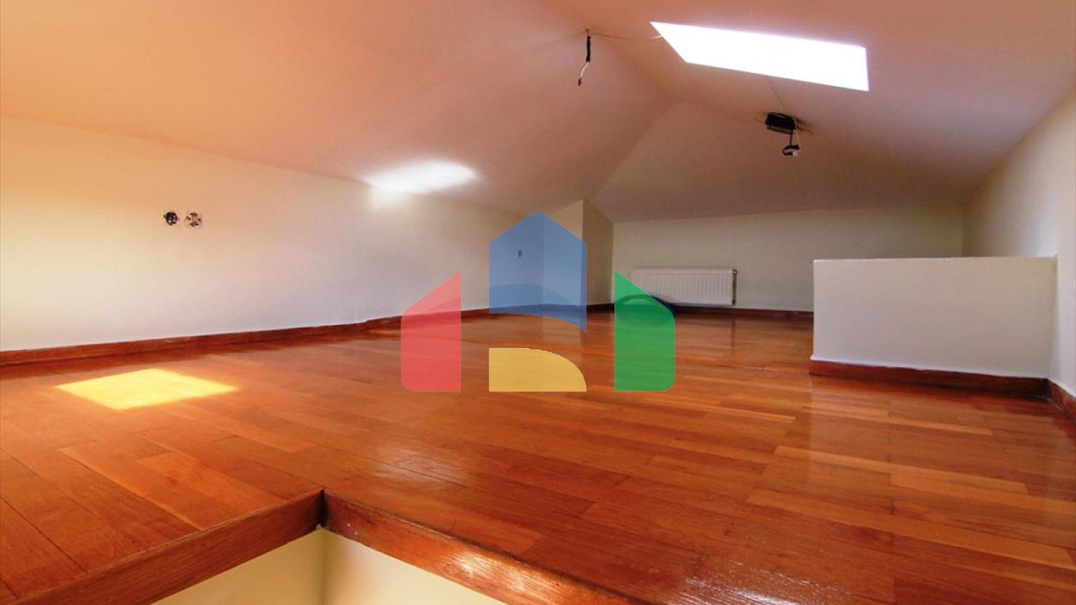 Продаж - Таунхаус 220 m² в передмісті Салонік