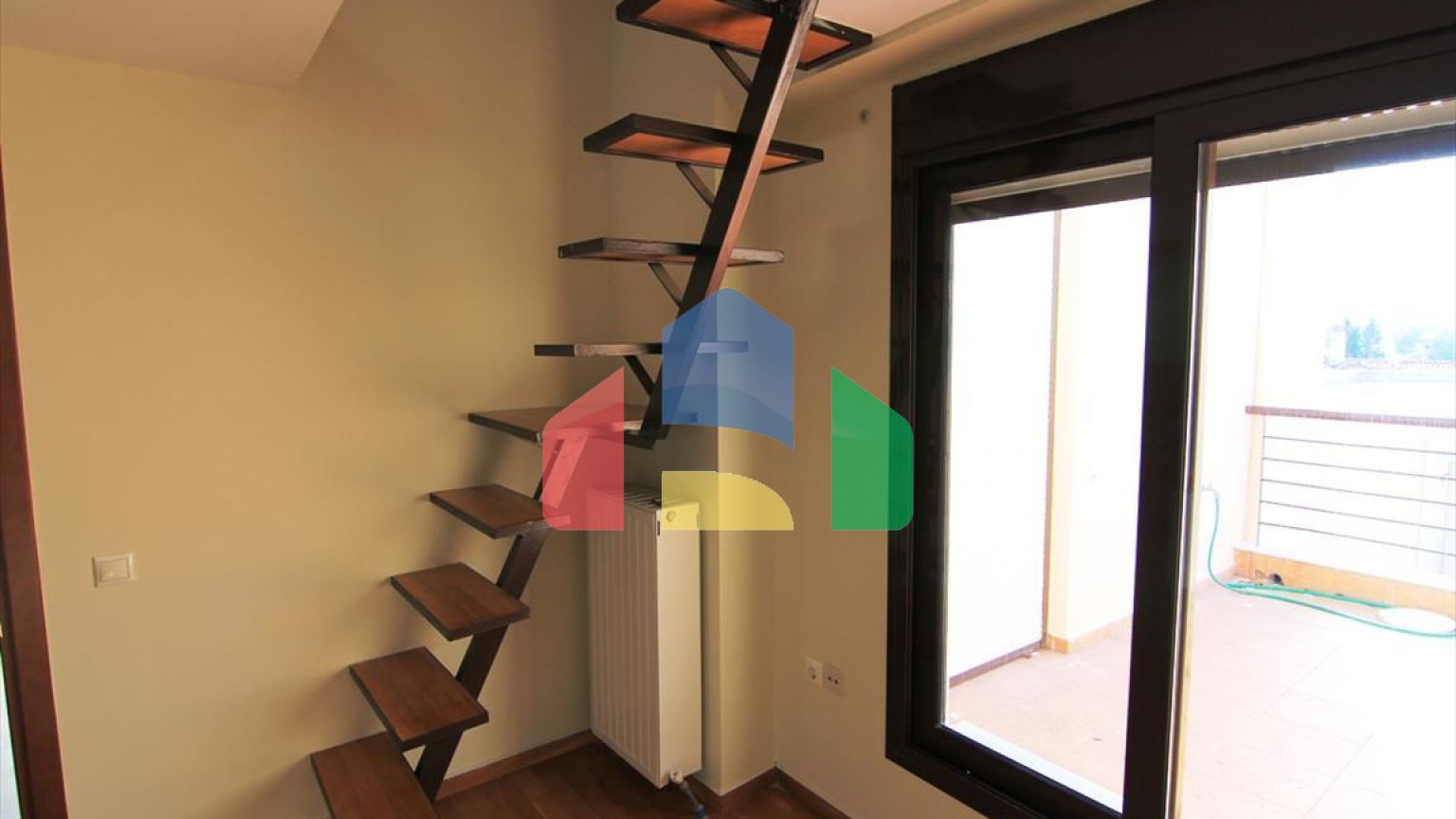 Продаж - Таунхаус 220 m² в передмісті Салонік