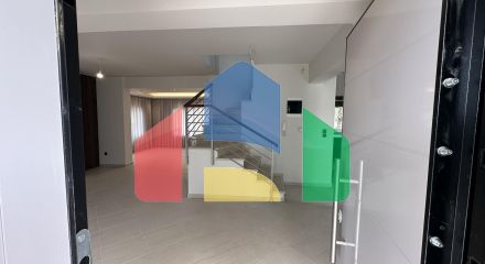 Продаж - Котедж 270 m² в передмісті Салонік