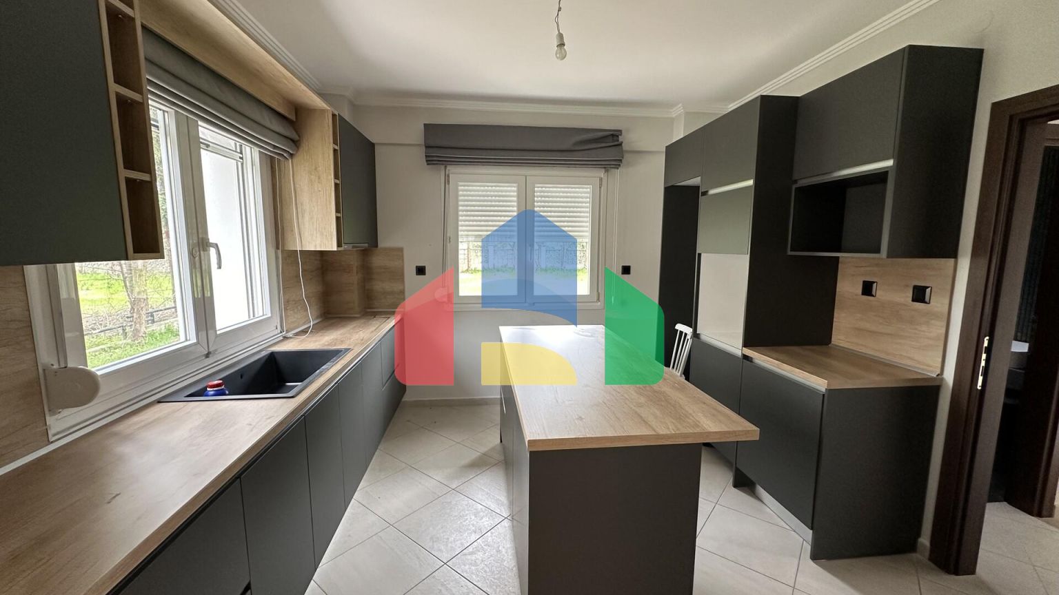 Продаж - Котедж 270 m² в передмісті Салонік