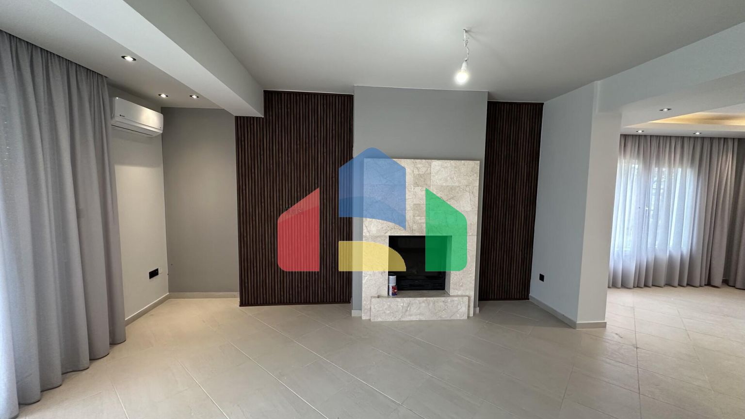 Продаж - Котедж 270 m² в передмісті Салонік