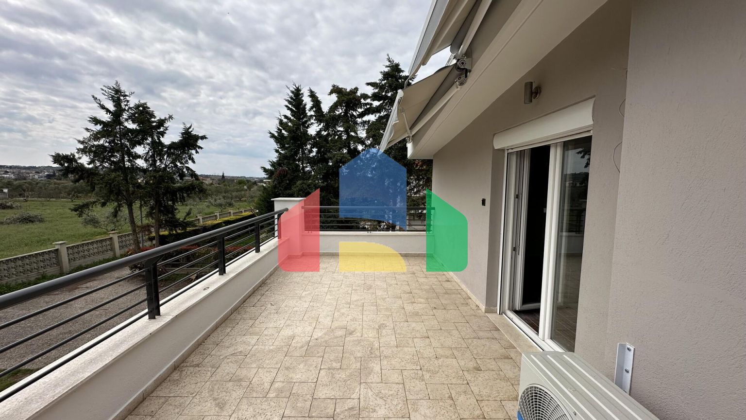 Продаж - Котедж 270 m² в передмісті Салонік