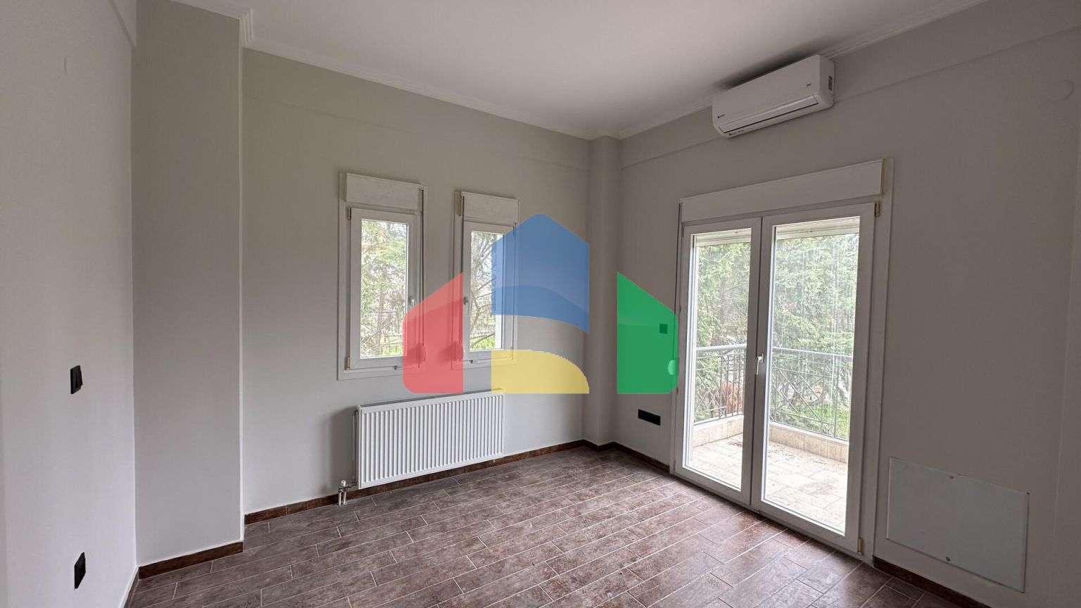 Продаж - Котедж 270 m² в передмісті Салонік