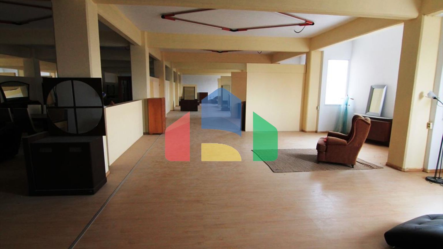 Продаж - Комерційна нерухомість 1450 m² в передмісті Салонік