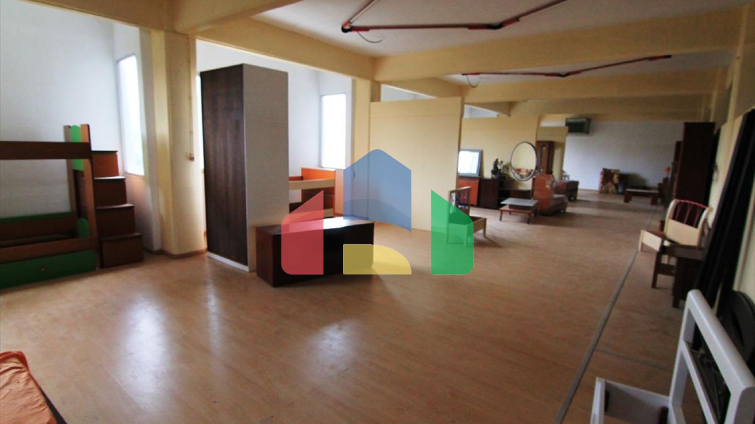 Продаж - Комерційна нерухомість 1450 m² в передмісті Салонік
