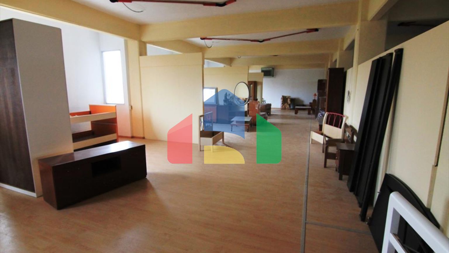 Продаж - Комерційна нерухомість 1450 m² в передмісті Салонік