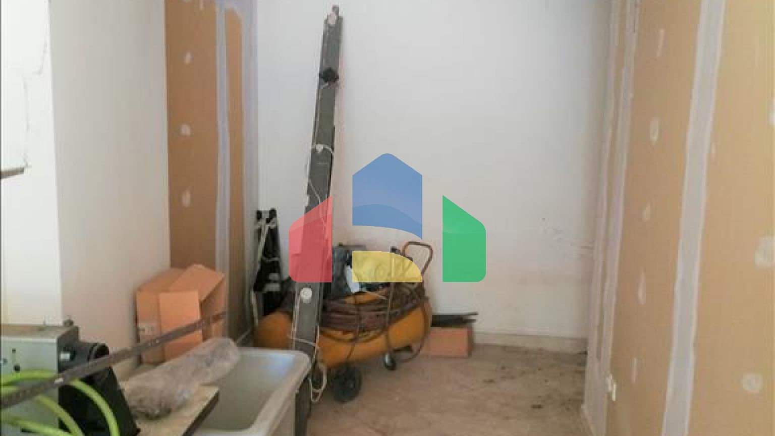 Продажа - Здание 525 m² в пригороде Салоник