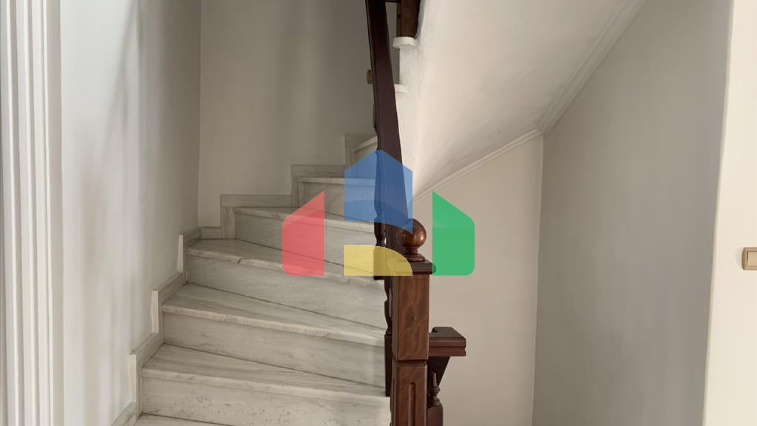 Продаж - Котедж 380 m² в передмісті Салонік