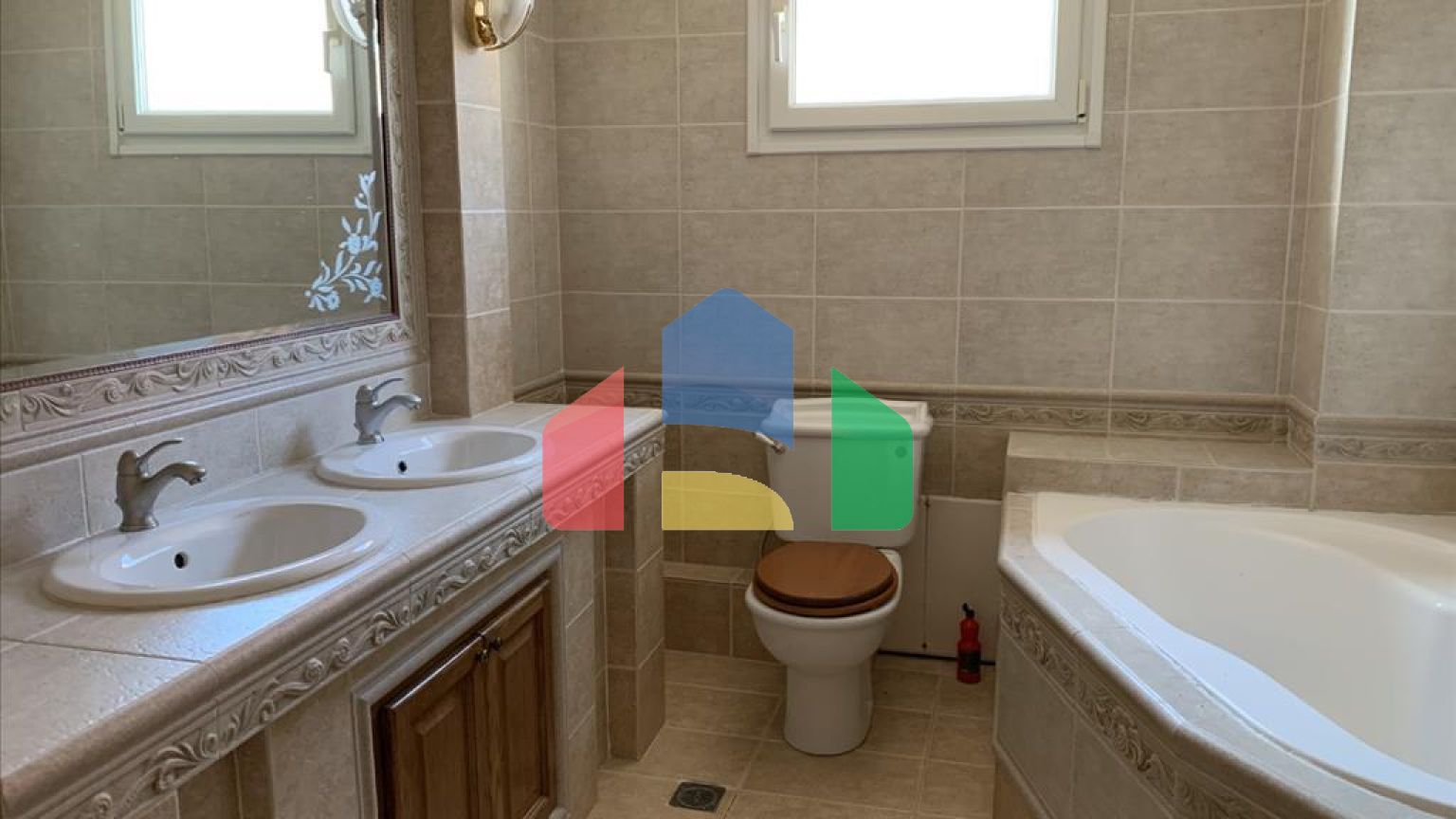 Продаж - Котедж 380 m² в передмісті Салонік