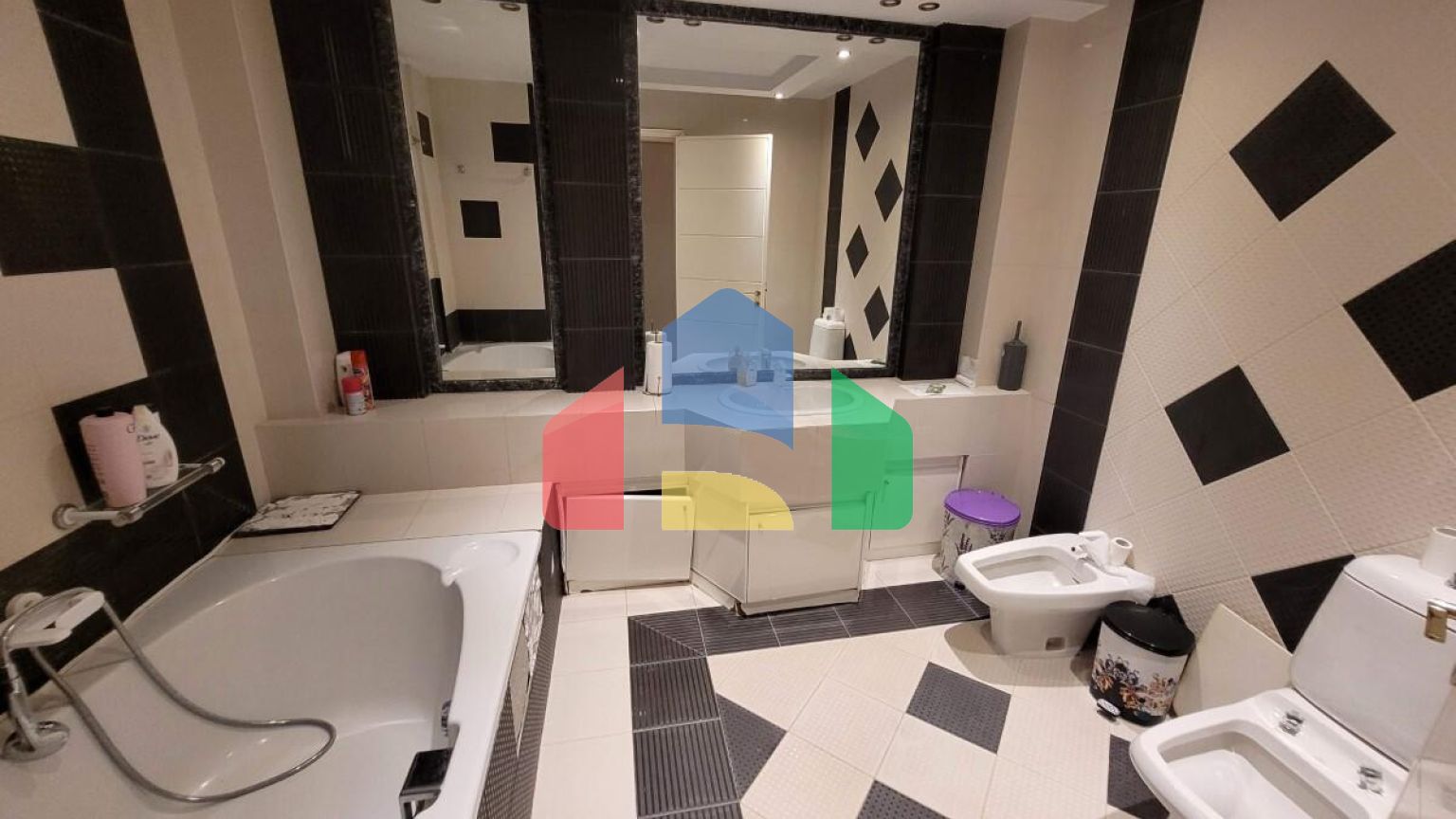 Продажа - Вилла 1050 m² в пригороде Салоник