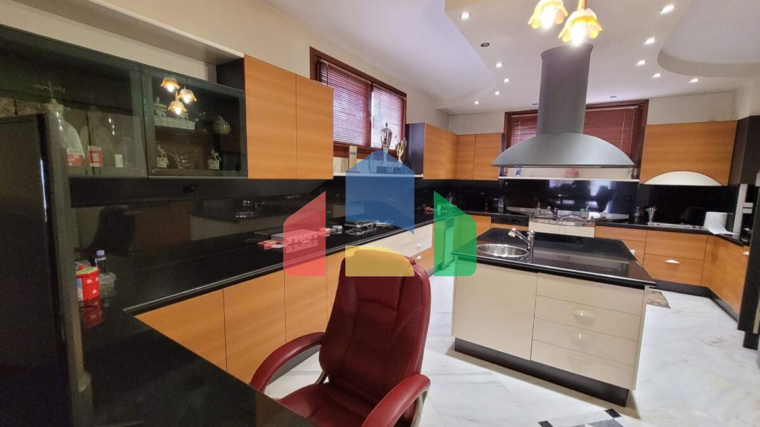 Продажа - Вилла 1050 m² в пригороде Салоник