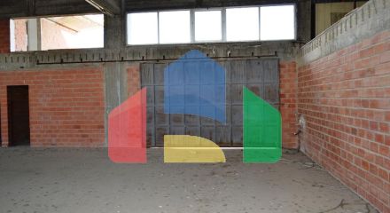 Продаж - Комерційна нерухомість 1800 m² в передмісті Салонік