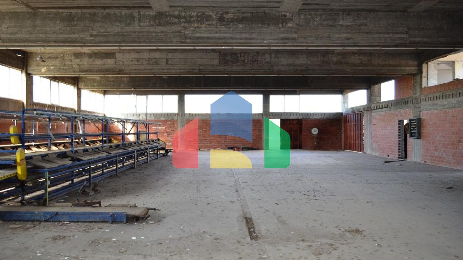 Продаж - Комерційна нерухомість 1800 m² в передмісті Салонік