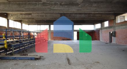 Продаж - Комерційна нерухомість 1800 m² в передмісті Салонік