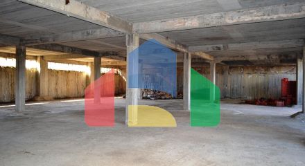 Продаж - Комерційна нерухомість 1800 m² в передмісті Салонік