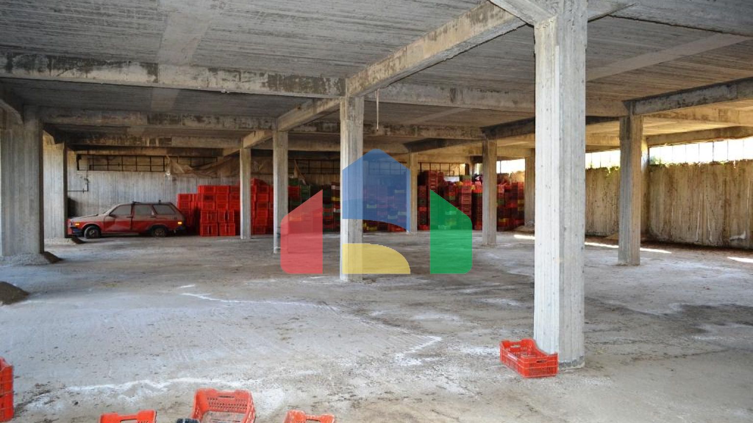 Продаж - Комерційна нерухомість 1800 m² в передмісті Салонік