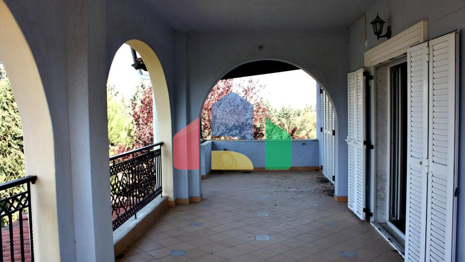 Продаж - Вілла 320 m² в передмісті Салонік