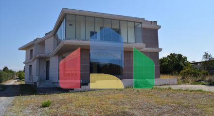 For Sale - Building 600 m² in the suburbs of Thessaloniki