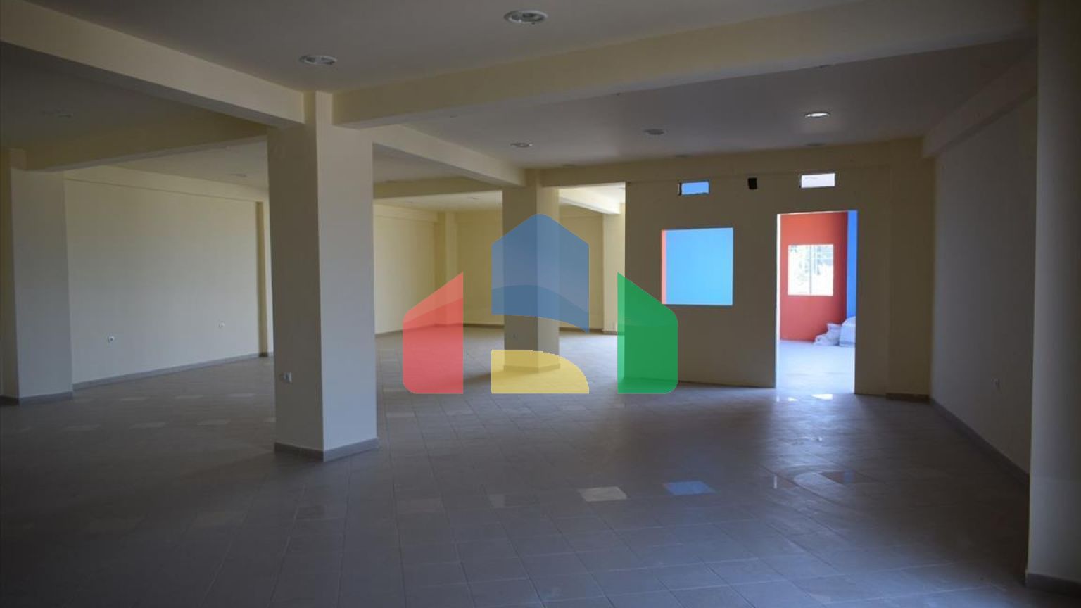 Продажа - Здание 600 m² в пригороде Салоник