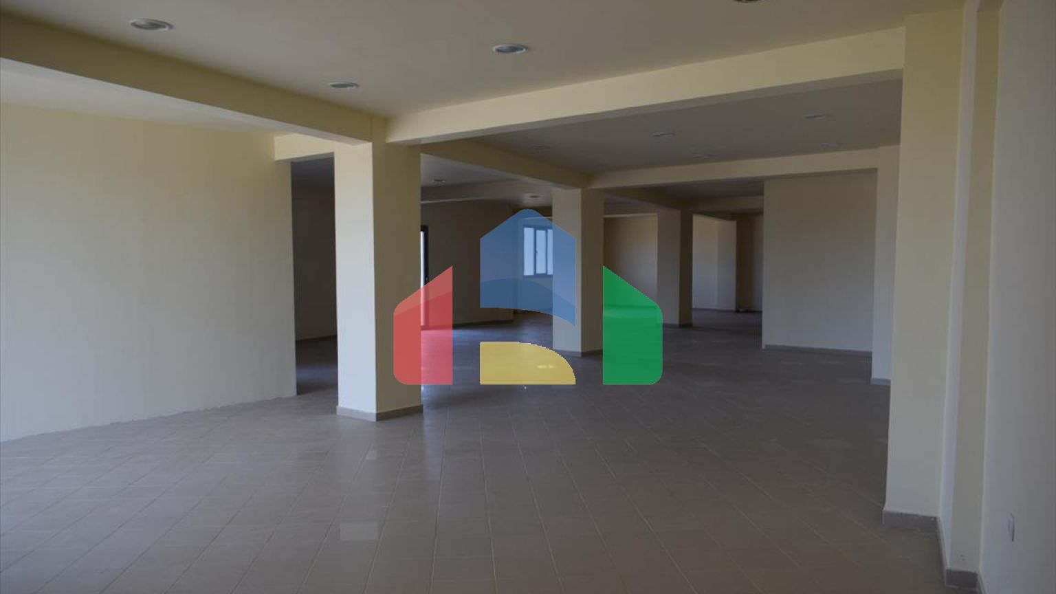 Продажа - Здание 600 m² в пригороде Салоник