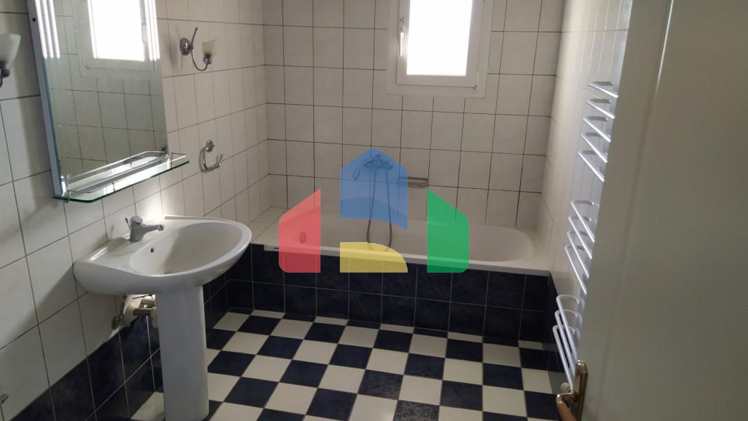 Продаж - Котедж 470 m² в передмісті Салонік