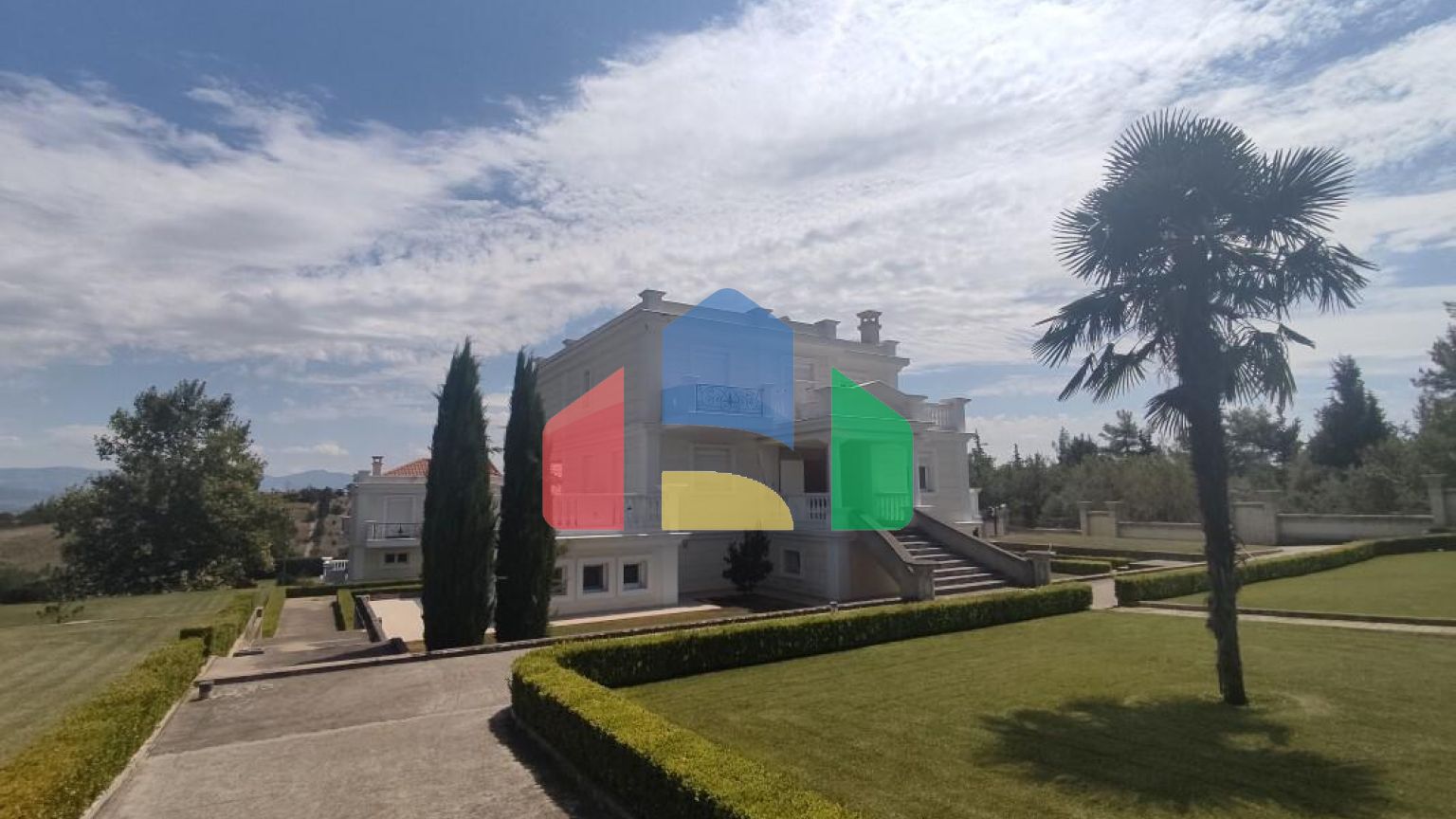 Продаж - Вілла 930 m² в передмісті Салонік