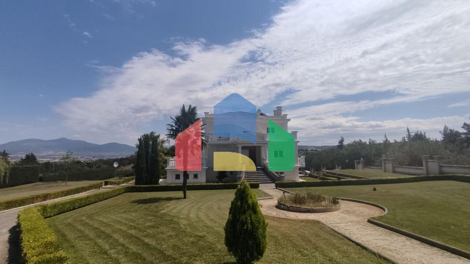 Продаж - Вілла 930 m² в передмісті Салонік