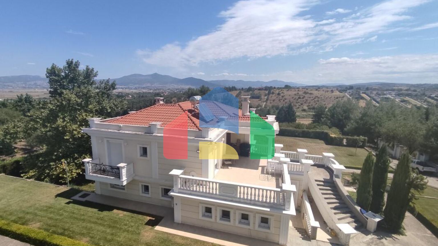 Продаж - Вілла 930 m² в передмісті Салонік