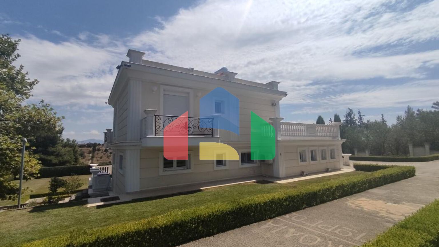 Продаж - Вілла 930 m² в передмісті Салонік