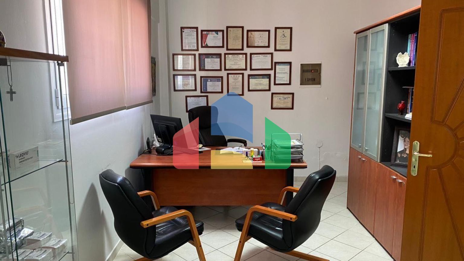 Продажа - Коммерческое помещение 68 m² в пригороде Салоник