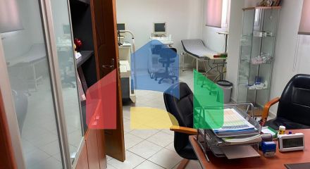 Продаж - Комерційна нерухомість 68 m² в передмісті Салонік