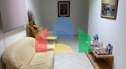 Продаж - Комерційна нерухомість 68 m² в передмісті Салонік