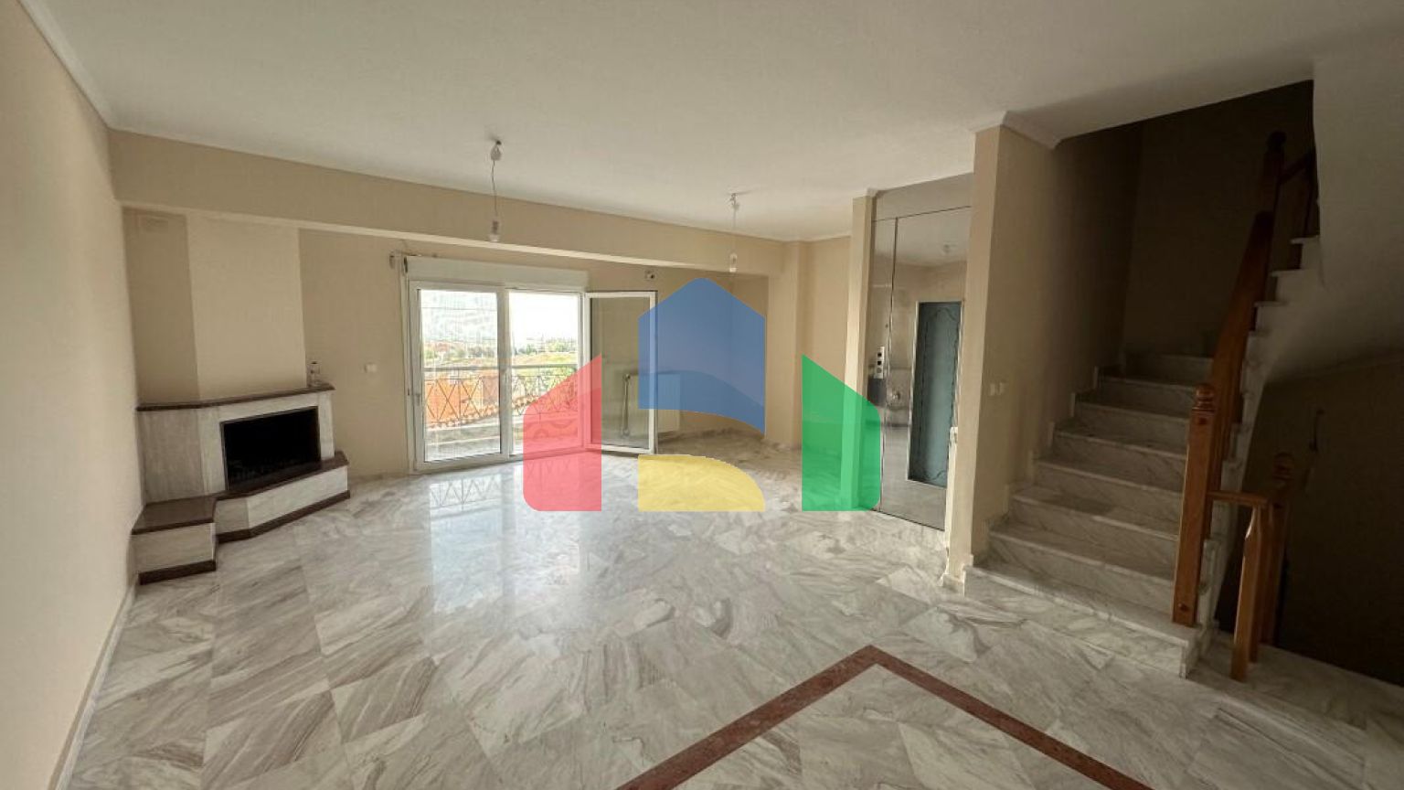 Продаж - Таунхаус 240 m² в передмісті Салонік