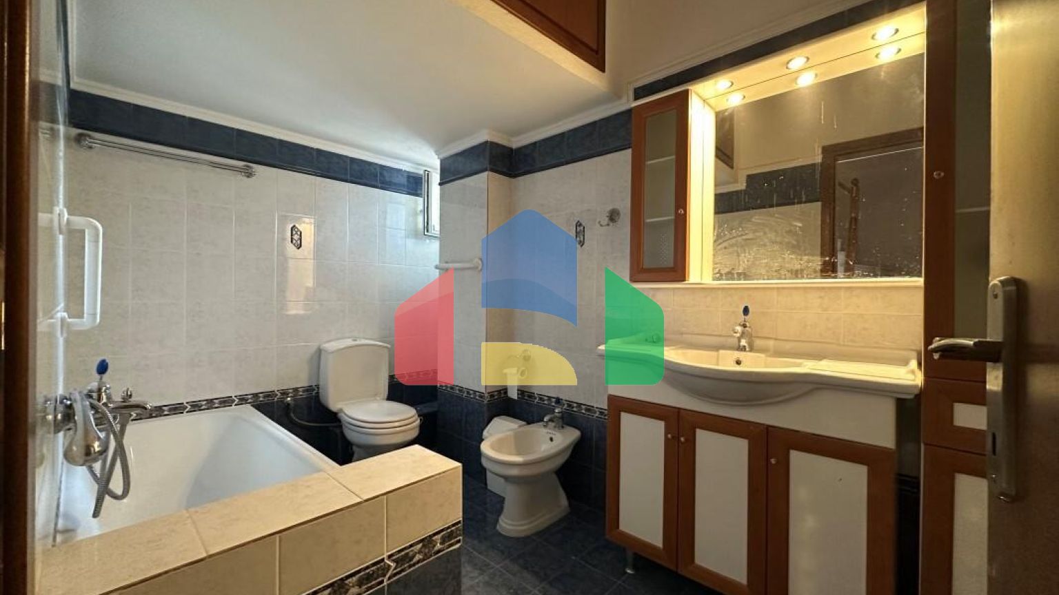 Продаж - Таунхаус 240 m² в передмісті Салонік